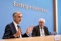 Bundespressekonferenz mit BM Seehofer