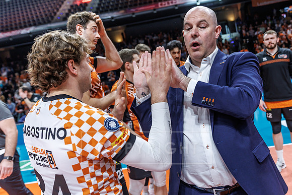 018A6713