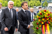 27.05.24 Holocaust Staatsbesuch Macron - Mahnmal Kranzniederlegung