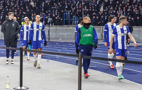 gehen an den fans vorbei weil sie angepöbelt wurden